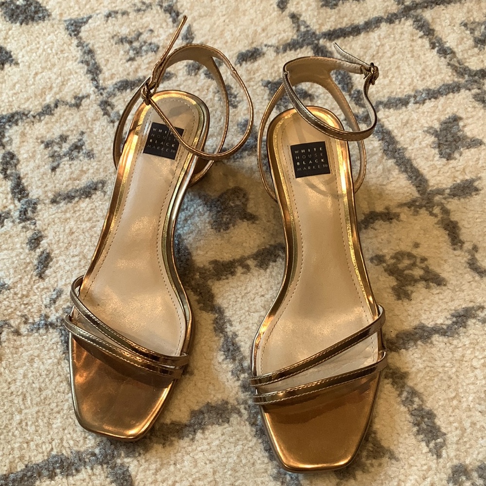 White House Black Market Bronze Metallic Sandals! Size 7